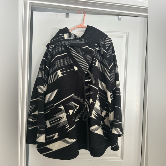 Lindsey Thornburg Heritage Cloak - Picture 5 of 11